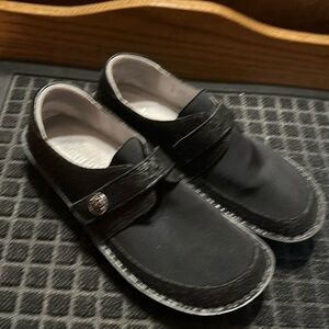 Alegria slip-ons 39